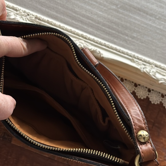 Patricia Nash Crossbody purse. In New Condition. - Picture 4 of 4